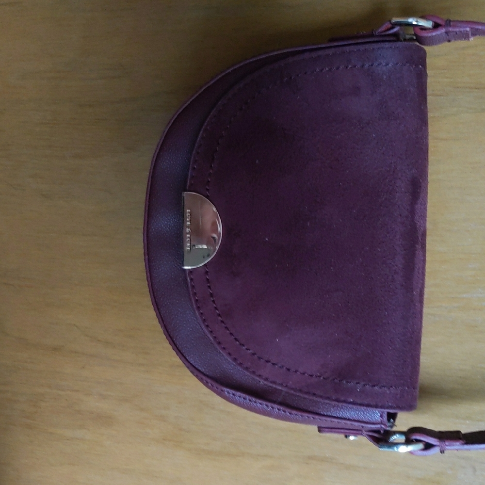 Elegant Burgundy Leather Crossbody Bag